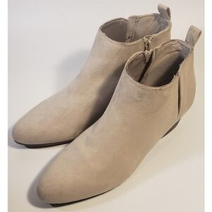 OLD NAVY Women's 8 Chelsea Ankle Booties Boots Beige Block Heel Faux-Suede Zip